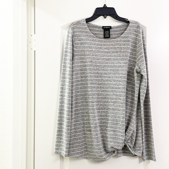 Max & Mia gray/white striped long sleeve knot top - Picture 1 of 3
